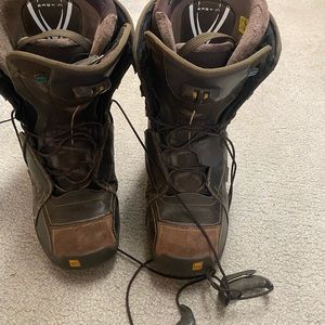 Mens used Salomon fusion f22.  Normal wear.